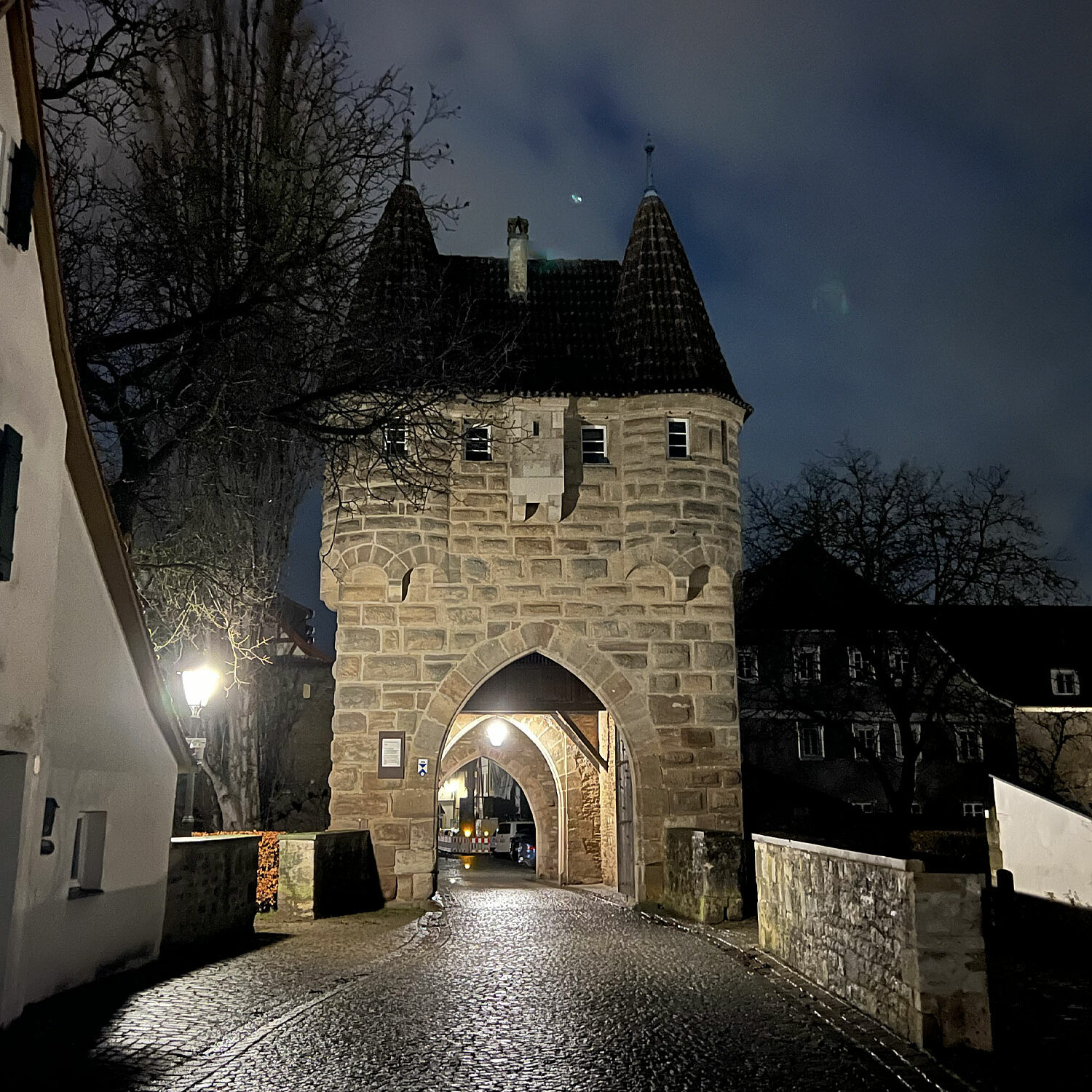 Durch diese hohle Gasse ...